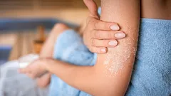 Zabudnite na kupované pílingy: táto prírodná alternatíva sa ľahko pripravuje a je účinná