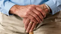 Po 55. roku telo tuhne: tento strečing vám ľahko vráti pohyblivosť