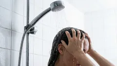 Prečo ľudia čoraz častejšie prestávajú chodiť do sprchy? Odborník vysvetľuje, či je to prospešné