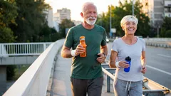 Po šesťdesiatke vám budú závidieť aj štyridsiatnici – tento tréning je skvelý pre seniorov