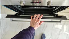 Prečo skúsené gazdinky nechávajú po pečení rúru otvorenú: trik na úsporu