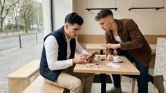 Ako odmietnuť pozvanie bez výhovoriek: vety, ktoré ukončia tlak a nič nepokazia