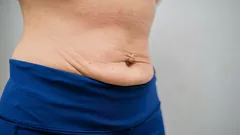 Ploché brucho sa začína zvnútra: tréner pomenoval 3 cviky proti faldom