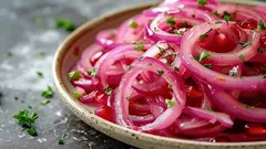 Marinovanú cibuľu už pripravujem len takto – je chrumkavá a veľmi chutná