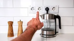 Koľko zásuviek treba v kuchyni: odpoveď, ktorá vás zachráni pred rozbočovačmi
