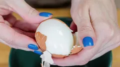 Ako variť vajcia, aby sa dali ľahko ošúpať – 3 účinné triky