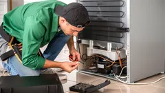 Chladnička vás už nebude otravovať hlukom – takto to opravíte aj bez majstra