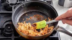 Ako vyčistiť pripálený hrniec za 10 sekúnd: trik, ktorý používajú v reštauráciách